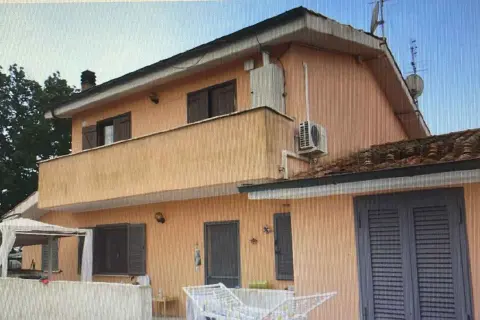 Villa a Schiera a Sabaudia (LT)